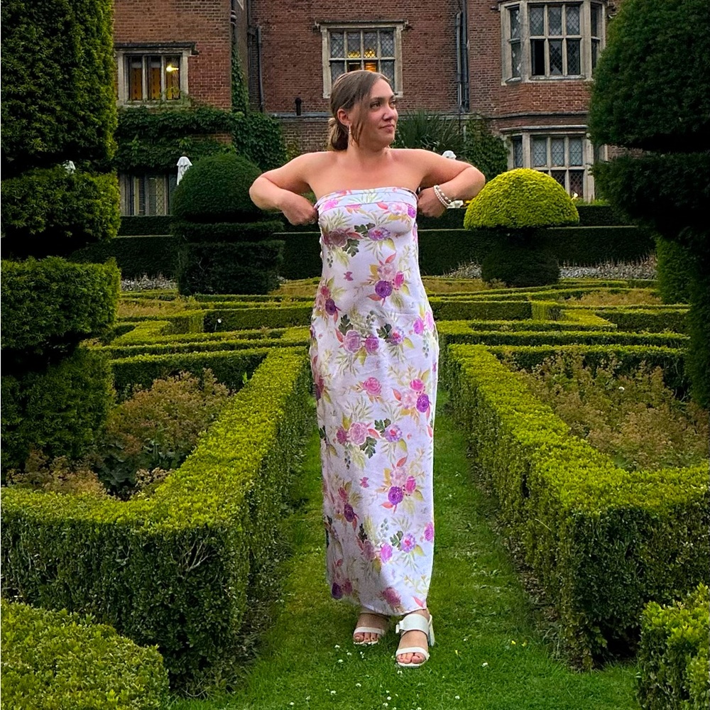 Stunning strapless floral gown!